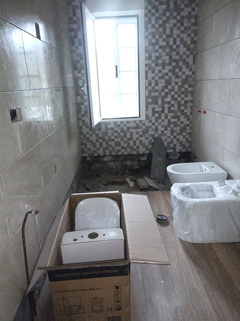 Reforma de baños de Kerat en Ourense