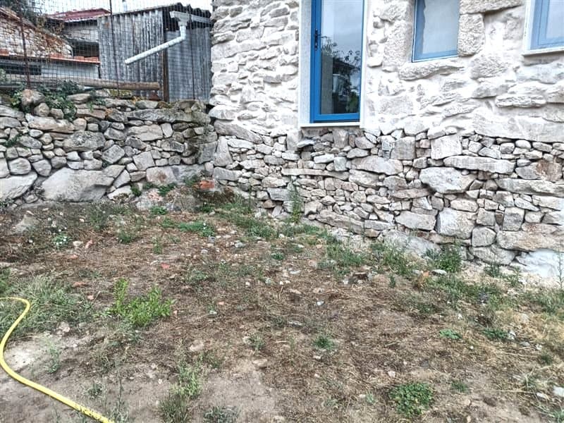 Muros de contención de Kerat en Ourense